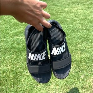 Nike sandals black